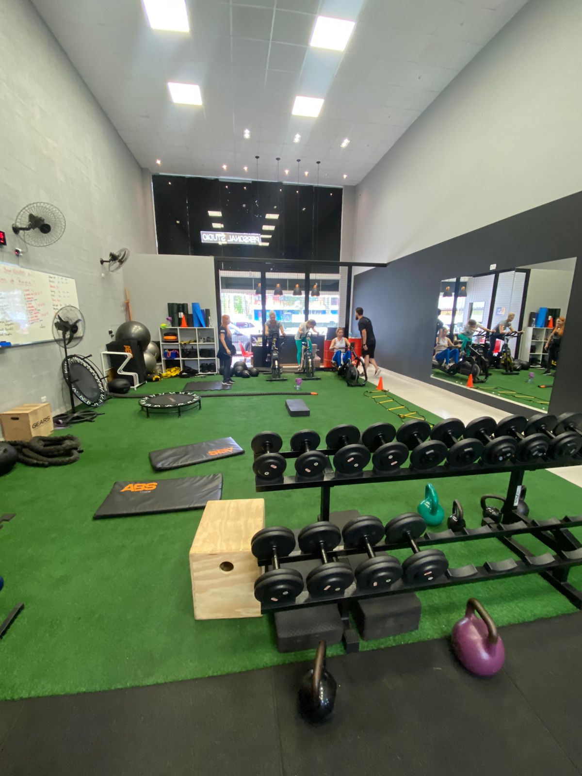Área de treino funcional do LS Trainer Personal Studio, no Campo Comprido, Curitiba